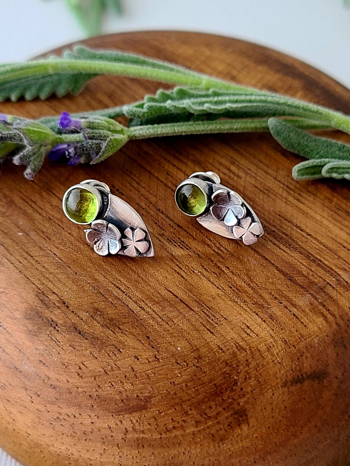 Blossom studs-peridot shield