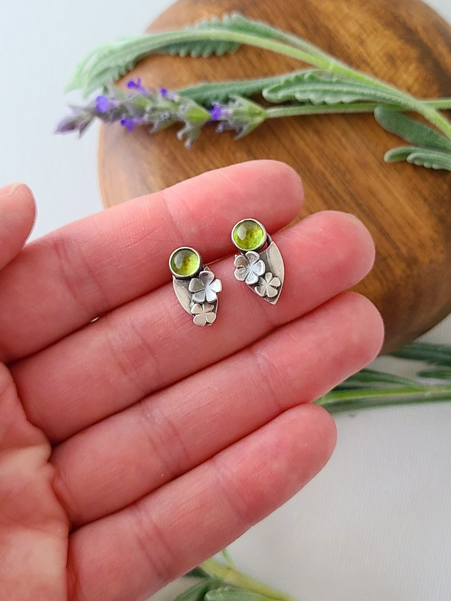 Blossom studs-peridot shield