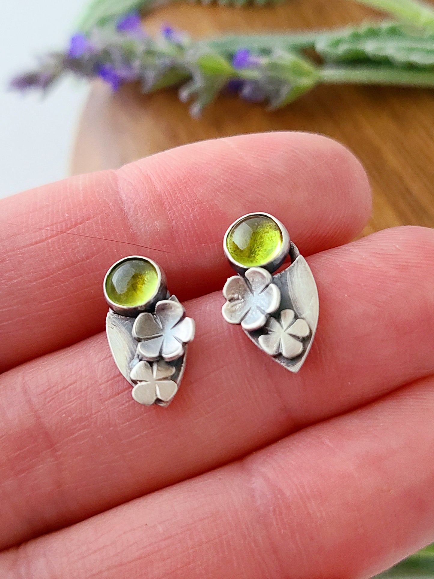 Blossom studs-peridot shield