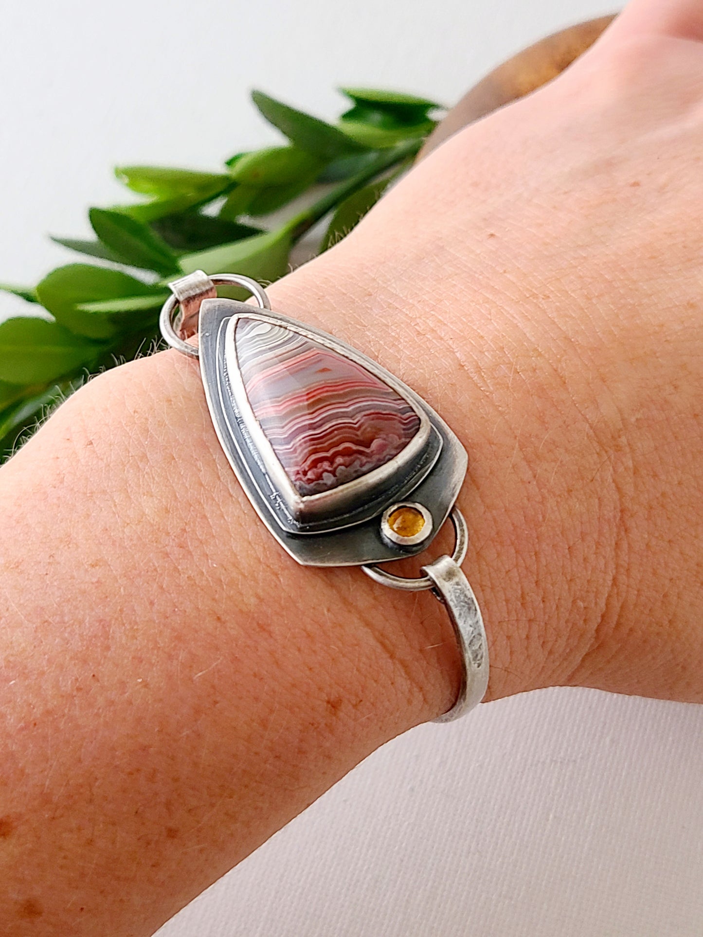 Agate and Sterling silver tension bracelet-shield shape