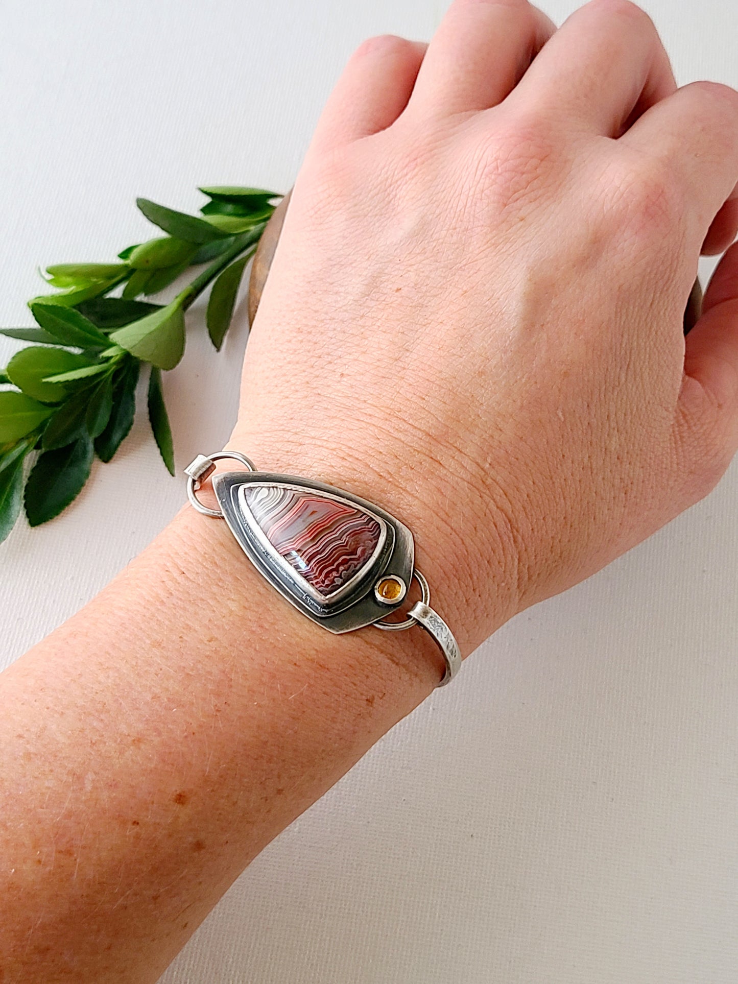 Agate and Sterling silver tension bracelet-shield shape