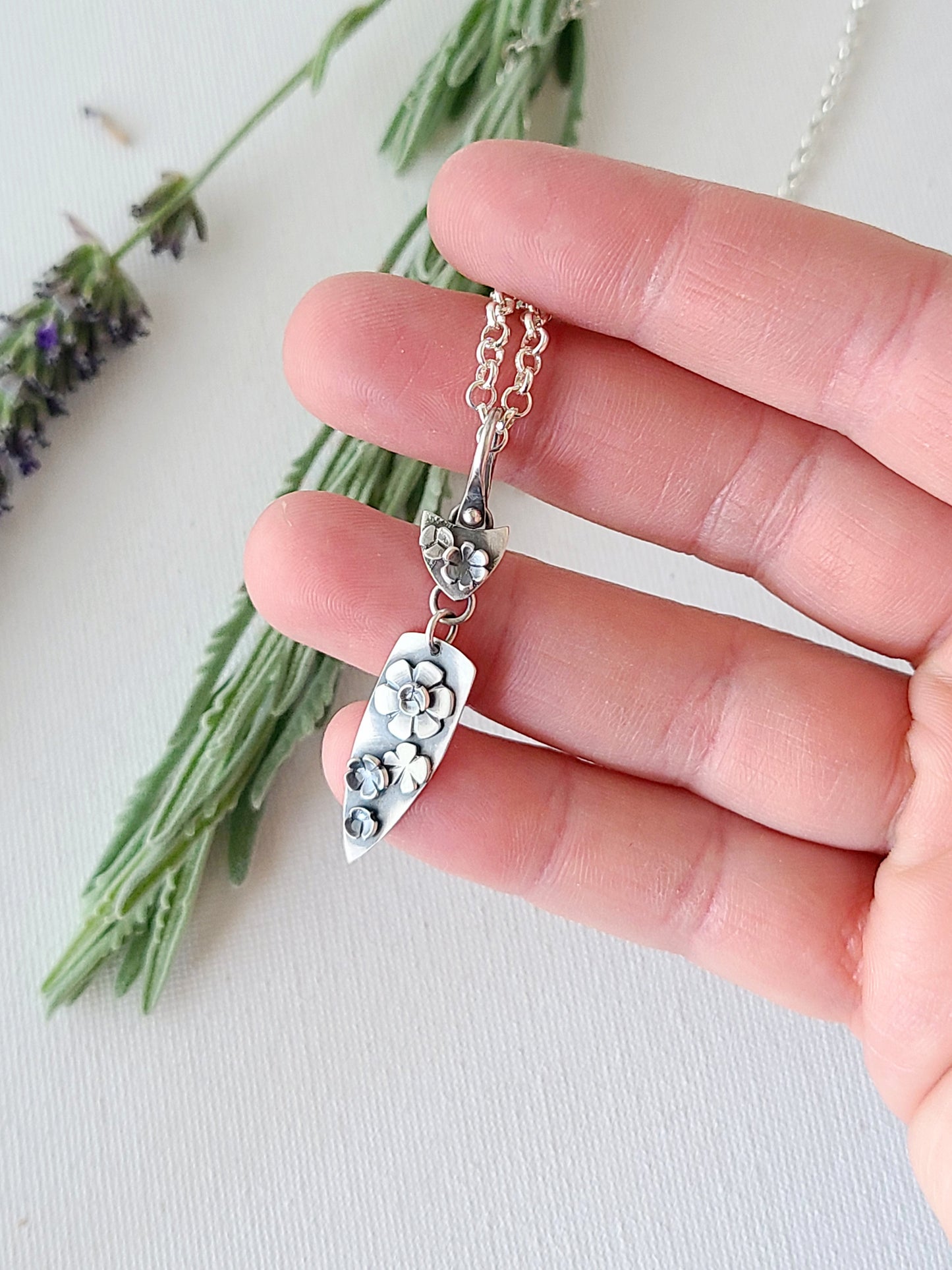 Blossom necklace - Silver Shields