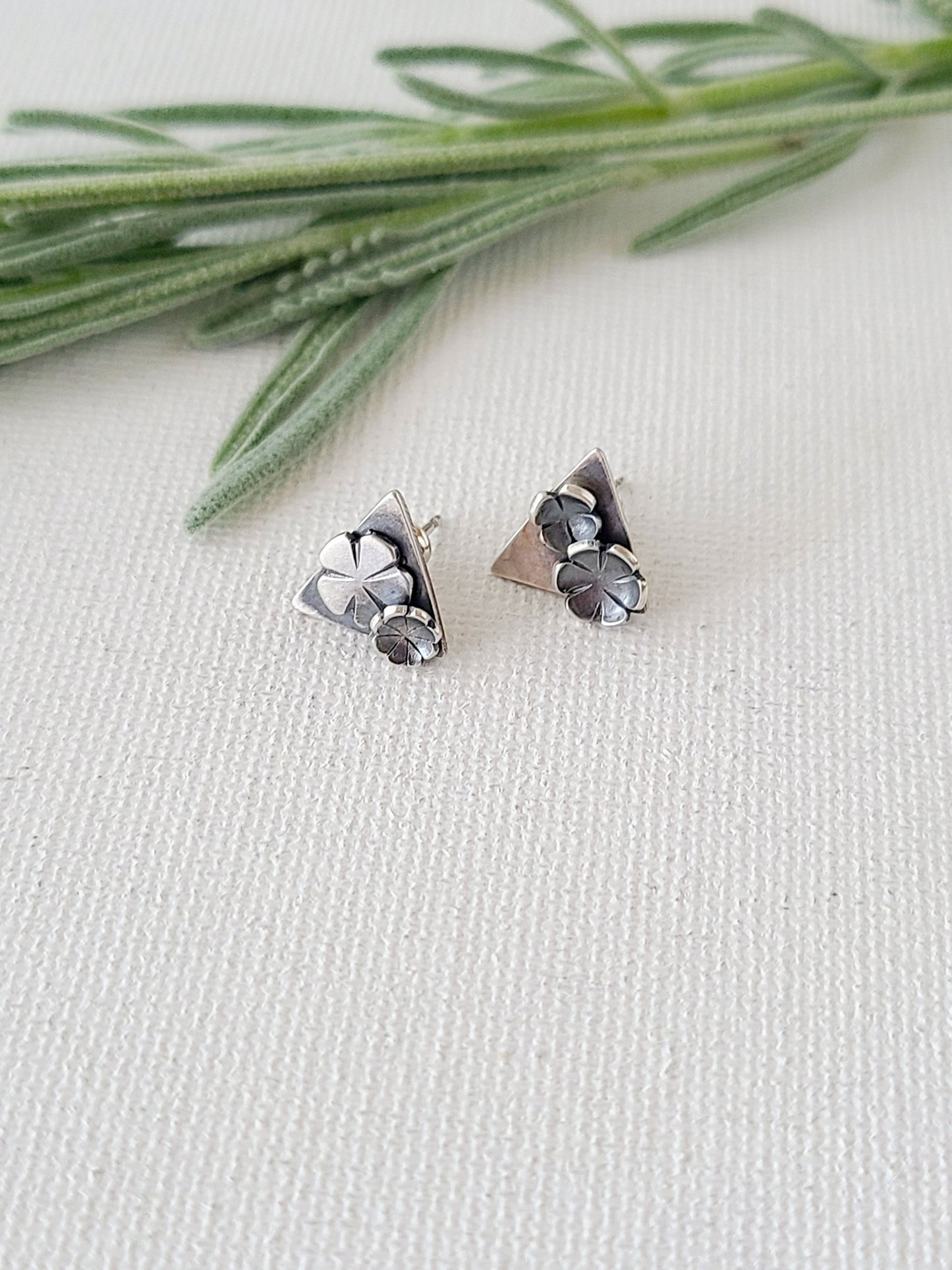 Blossom studs-triangle shape