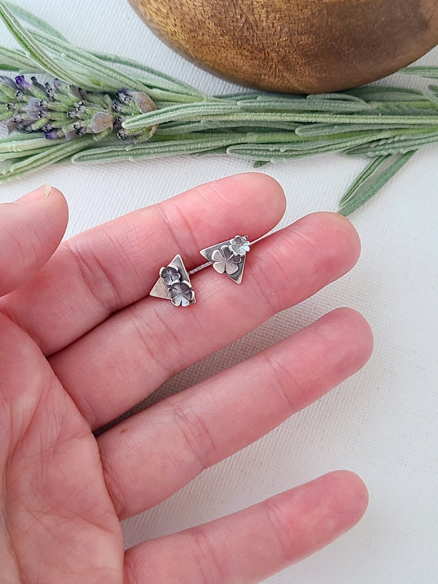 Blossom studs-triangle shape