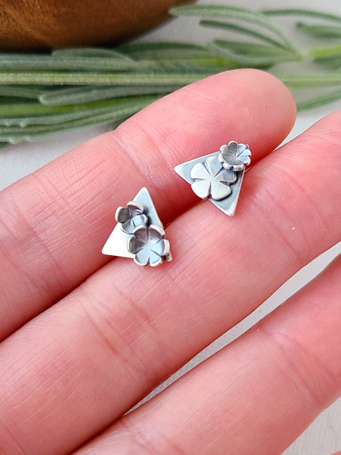 Blossom studs-triangle shape