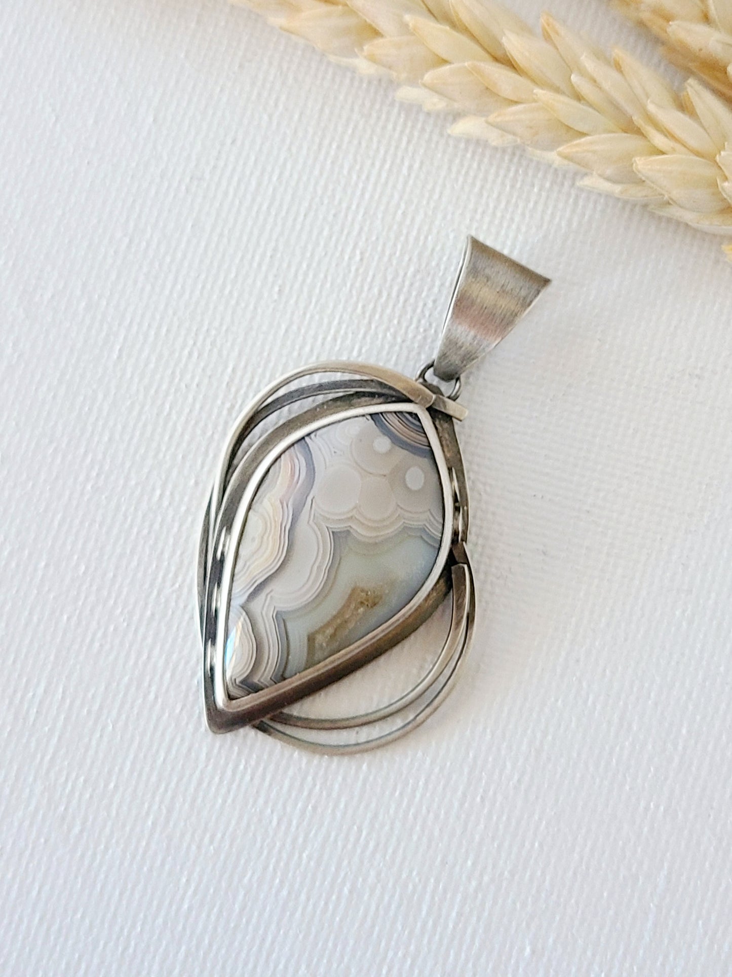 Skipping Stones Pendant: Gray & Rose Laguna Lace Agate