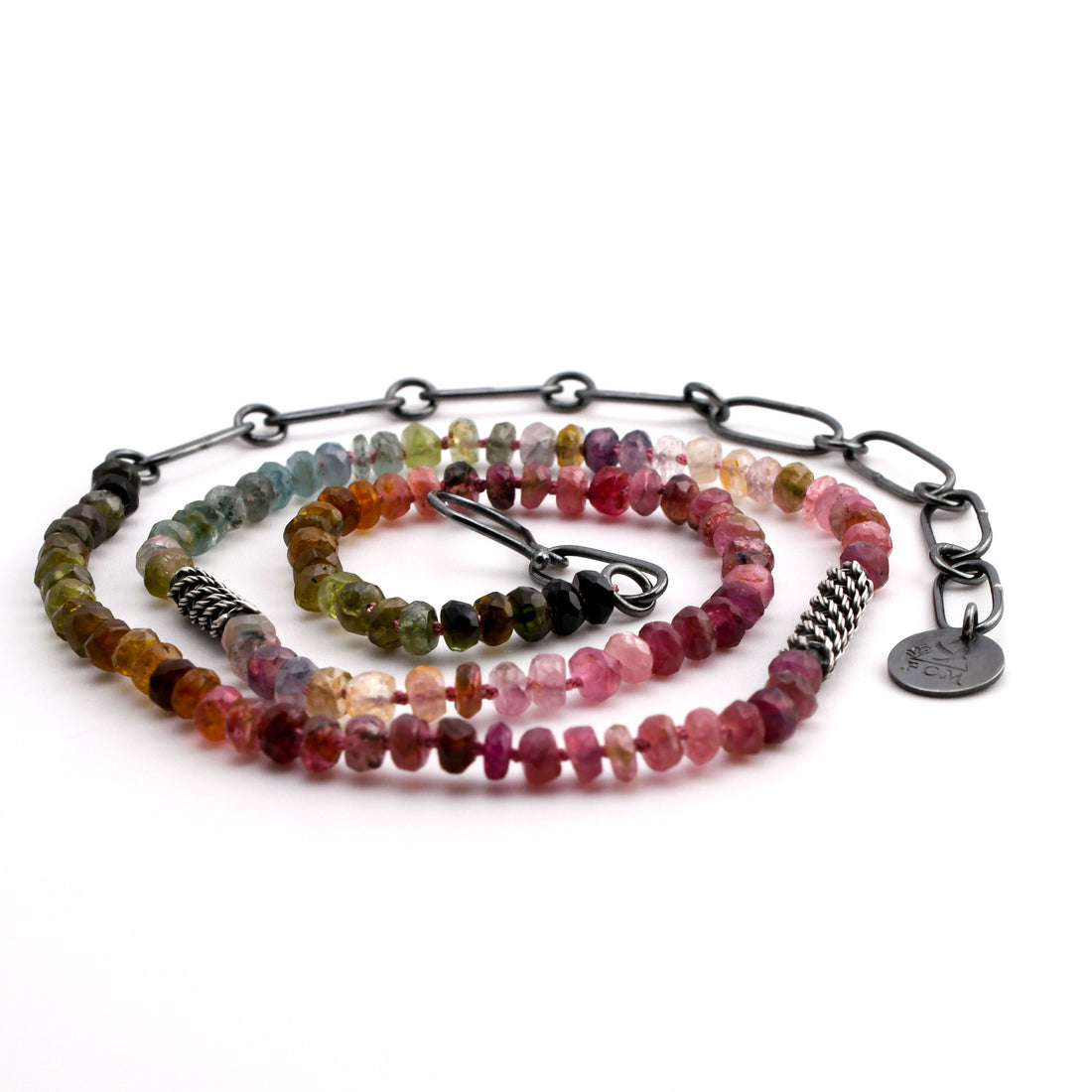 Making Necklaces a Versatile Part of Your Style