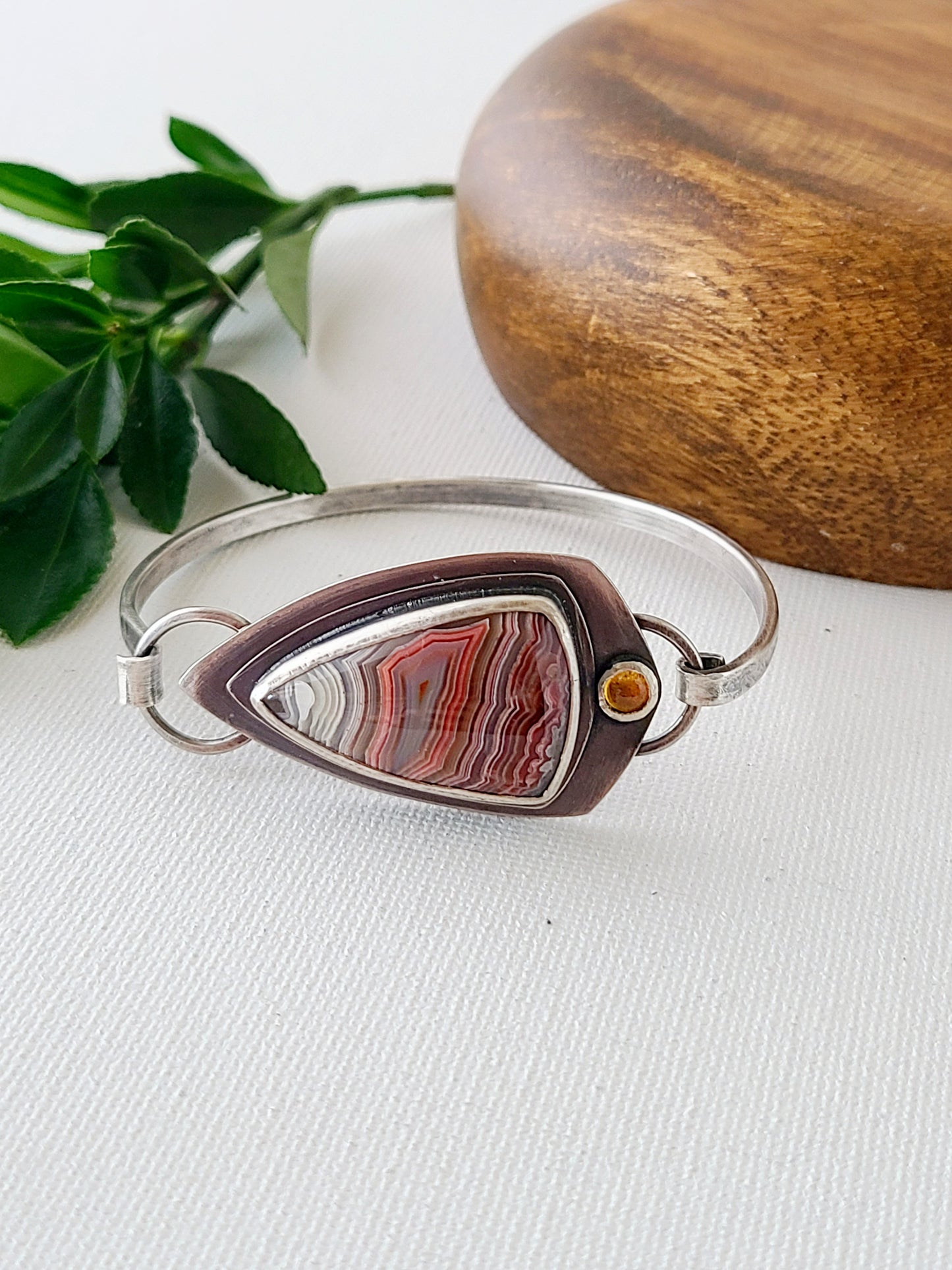 Agate and Sterling silver tension bracelet-shield shape