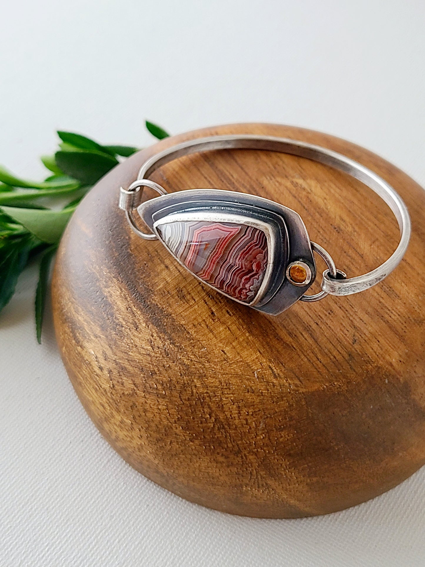 Agate and Sterling silver tension bracelet-shield shape