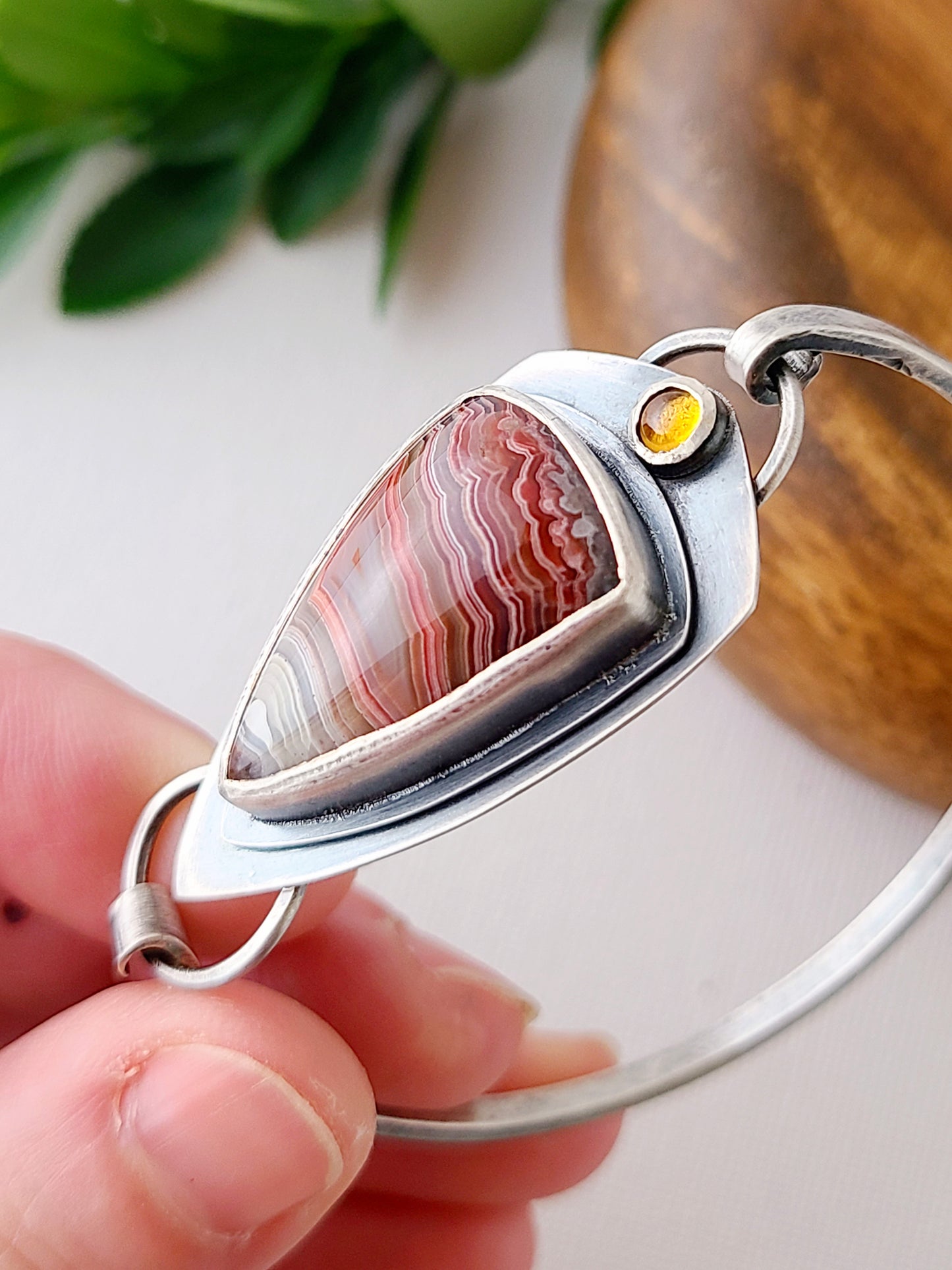 Agate and Sterling silver tension bracelet-shield shape