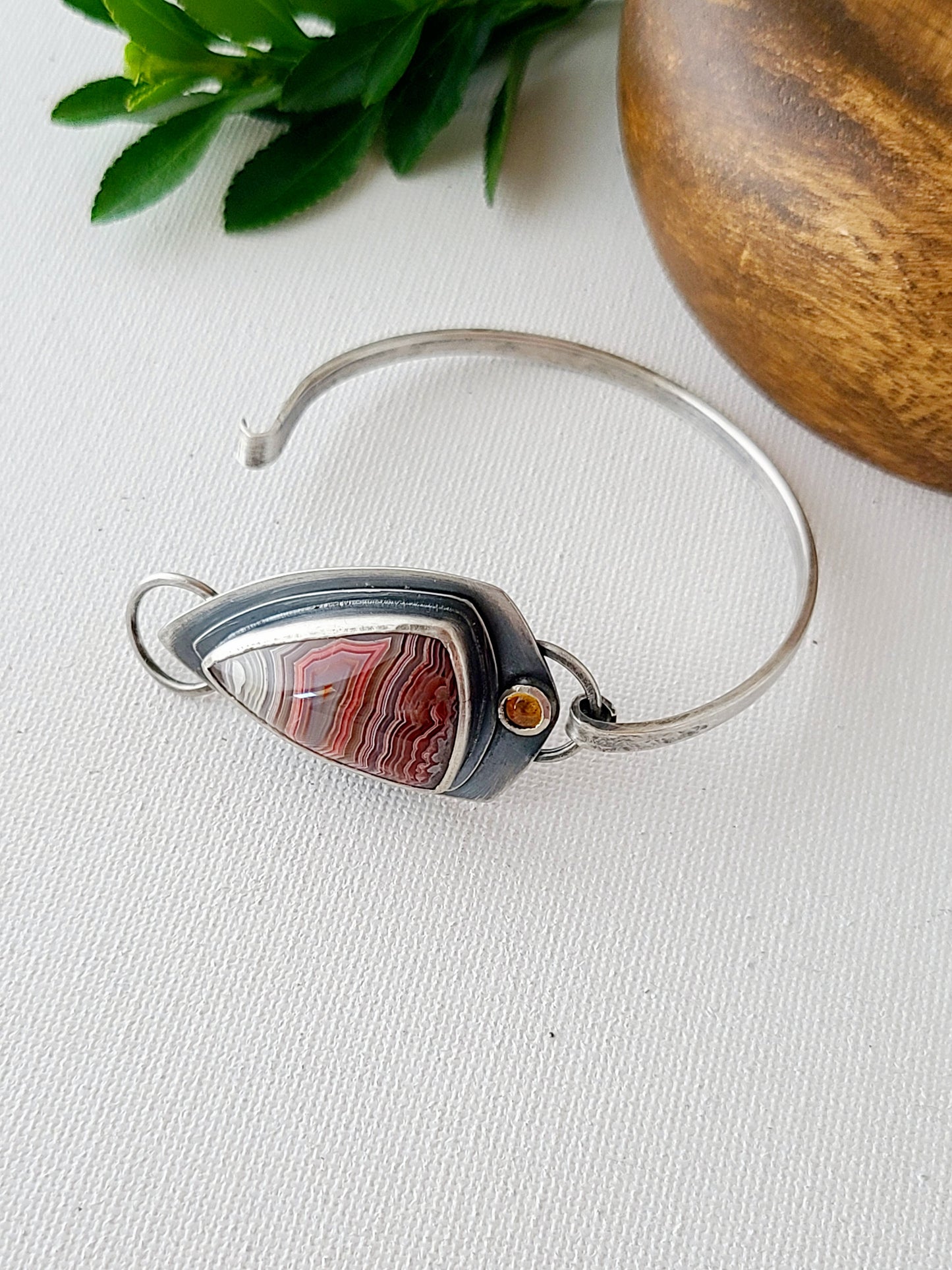 Agate and Sterling silver tension bracelet-shield shape