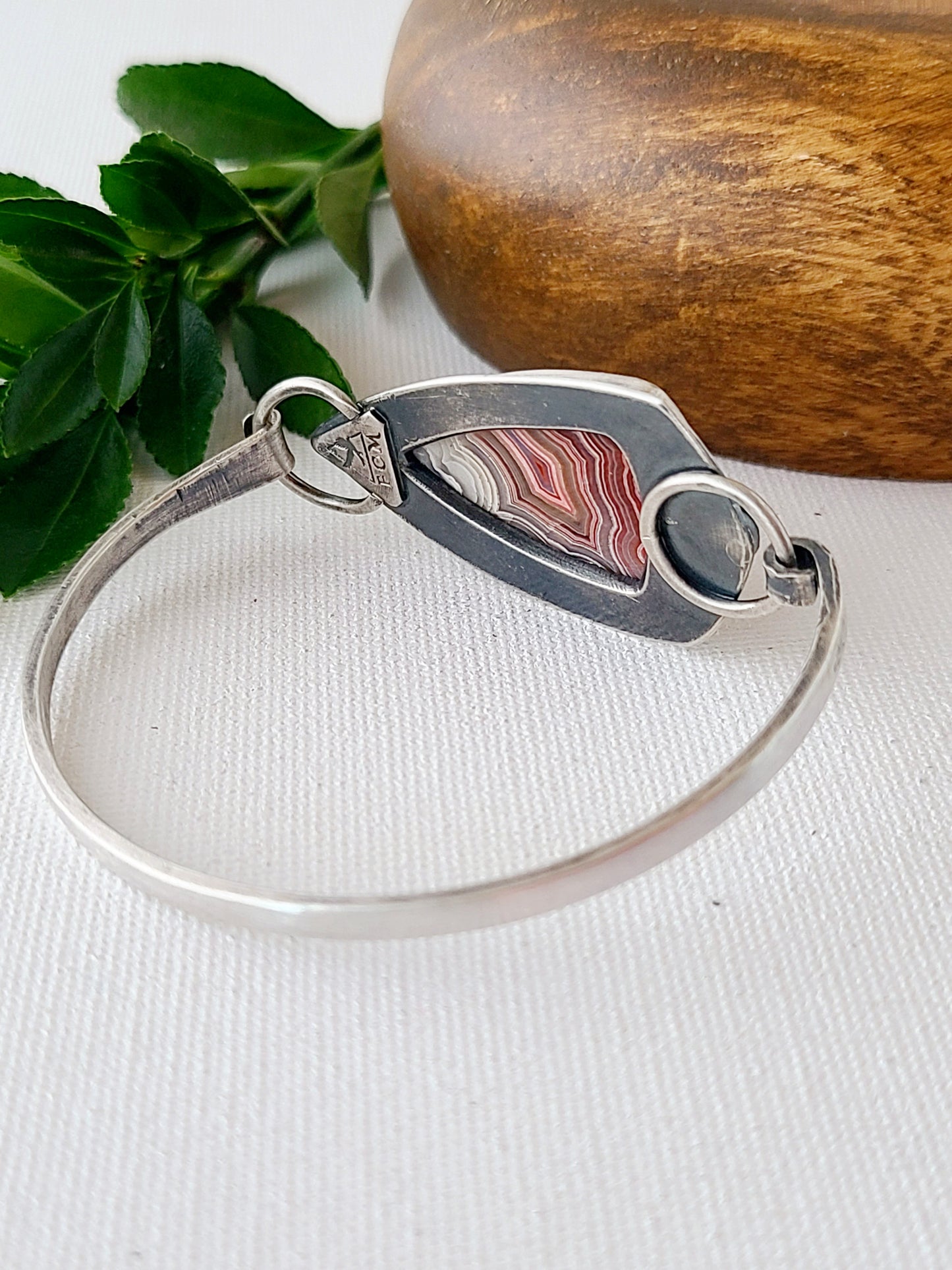 Agate and Sterling silver tension bracelet-shield shape