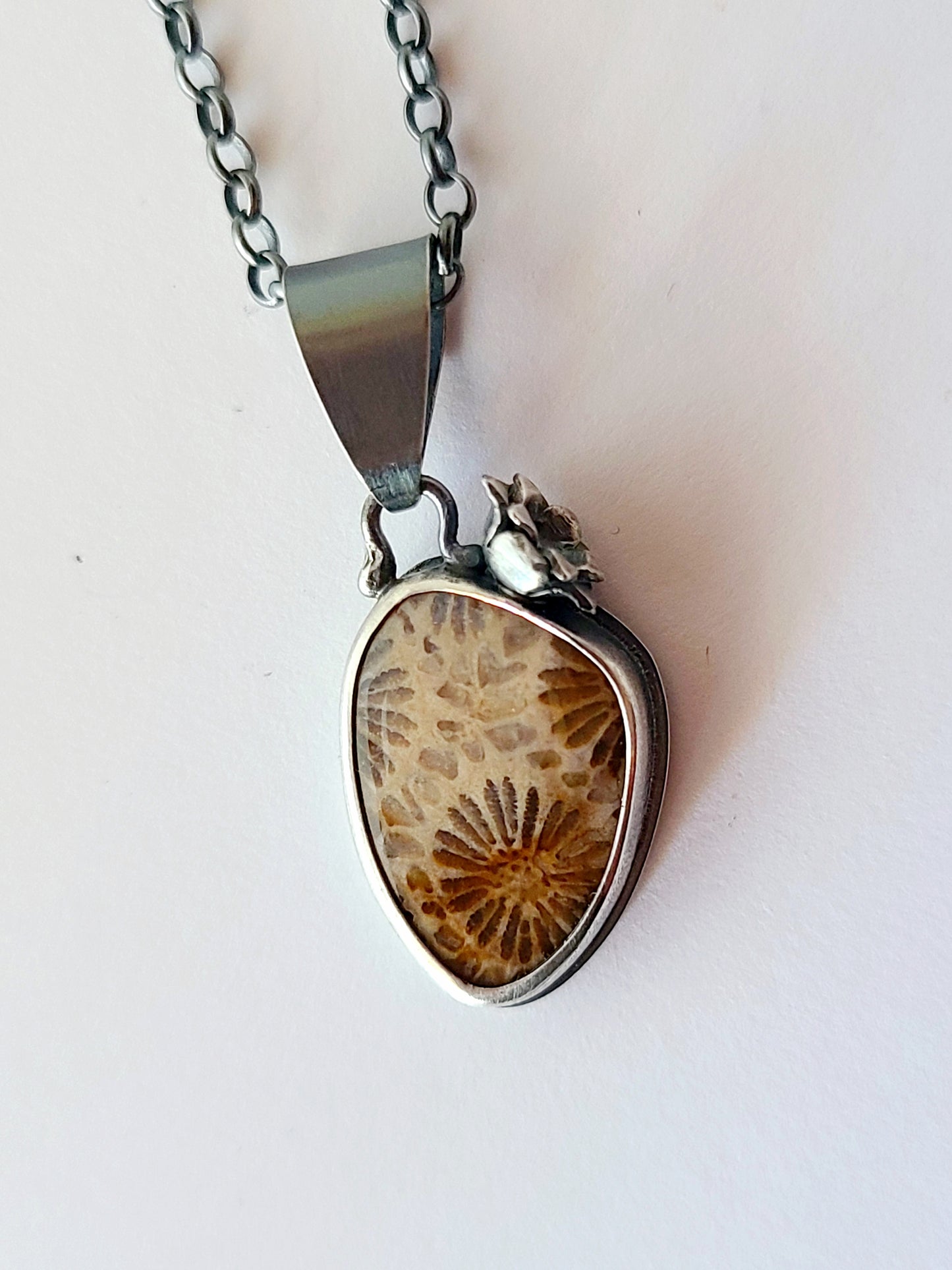 Fossil Flower Petite pendant