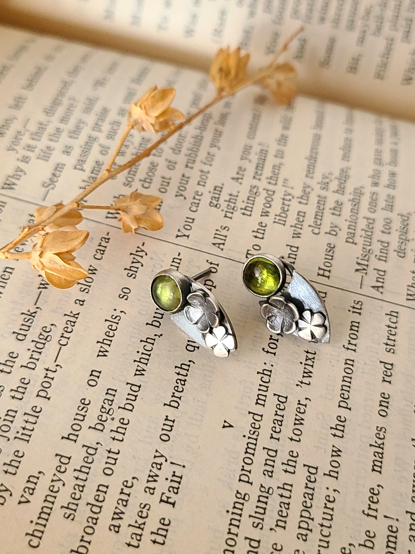 Blossom studs-peridot shield