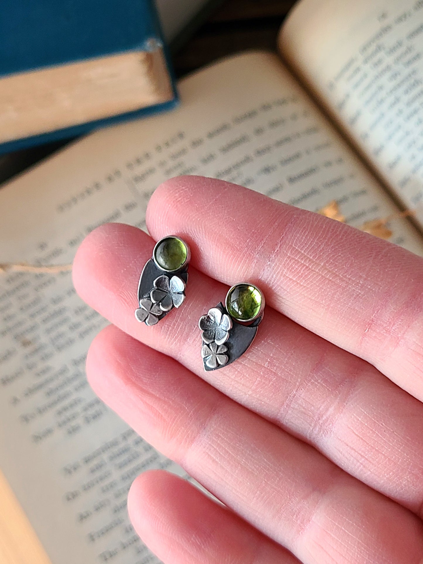 Blossom studs-peridot shield