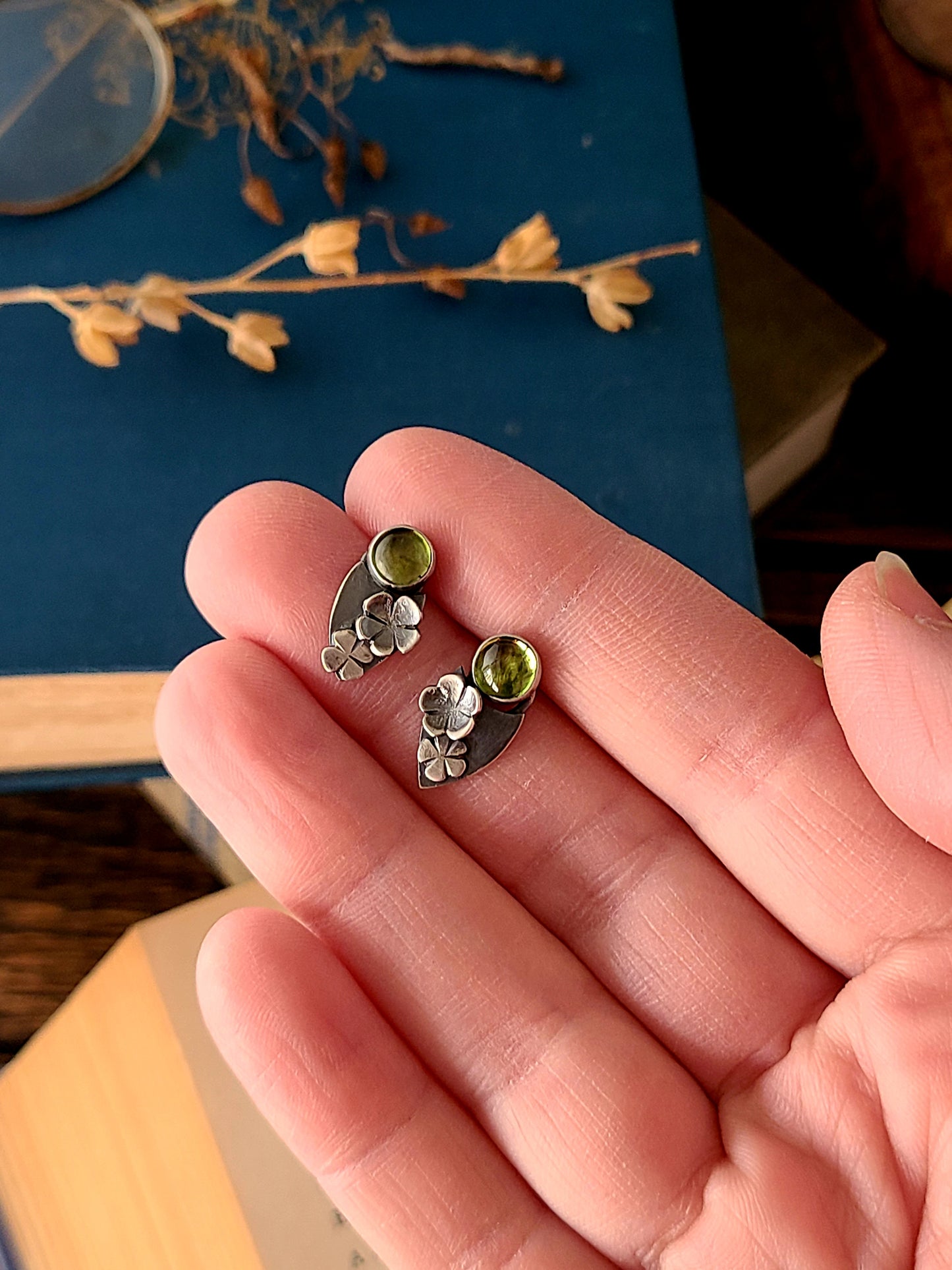 Blossom studs-peridot shield