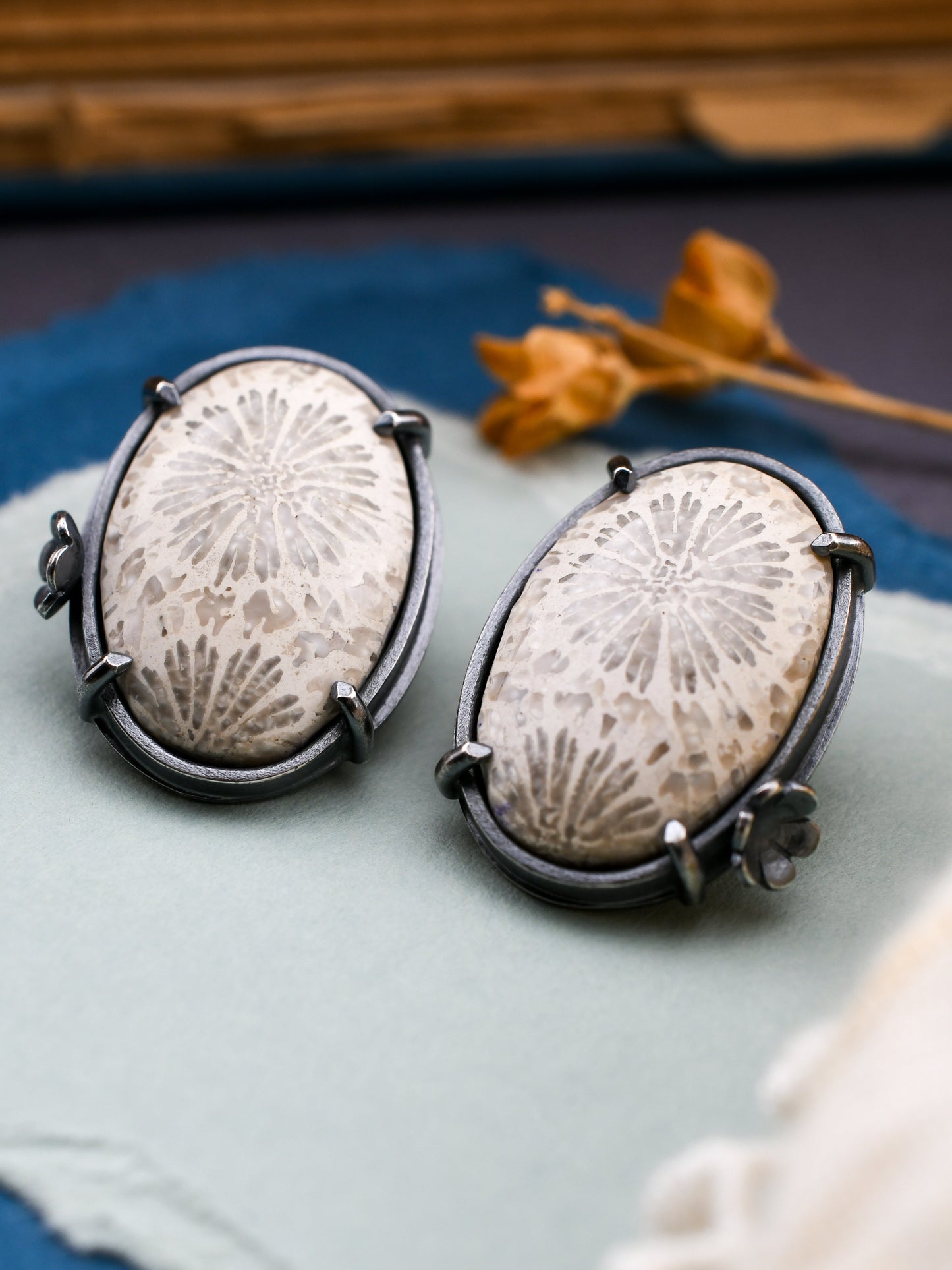 Flourish Stud Earrings-White & Gray Ovals