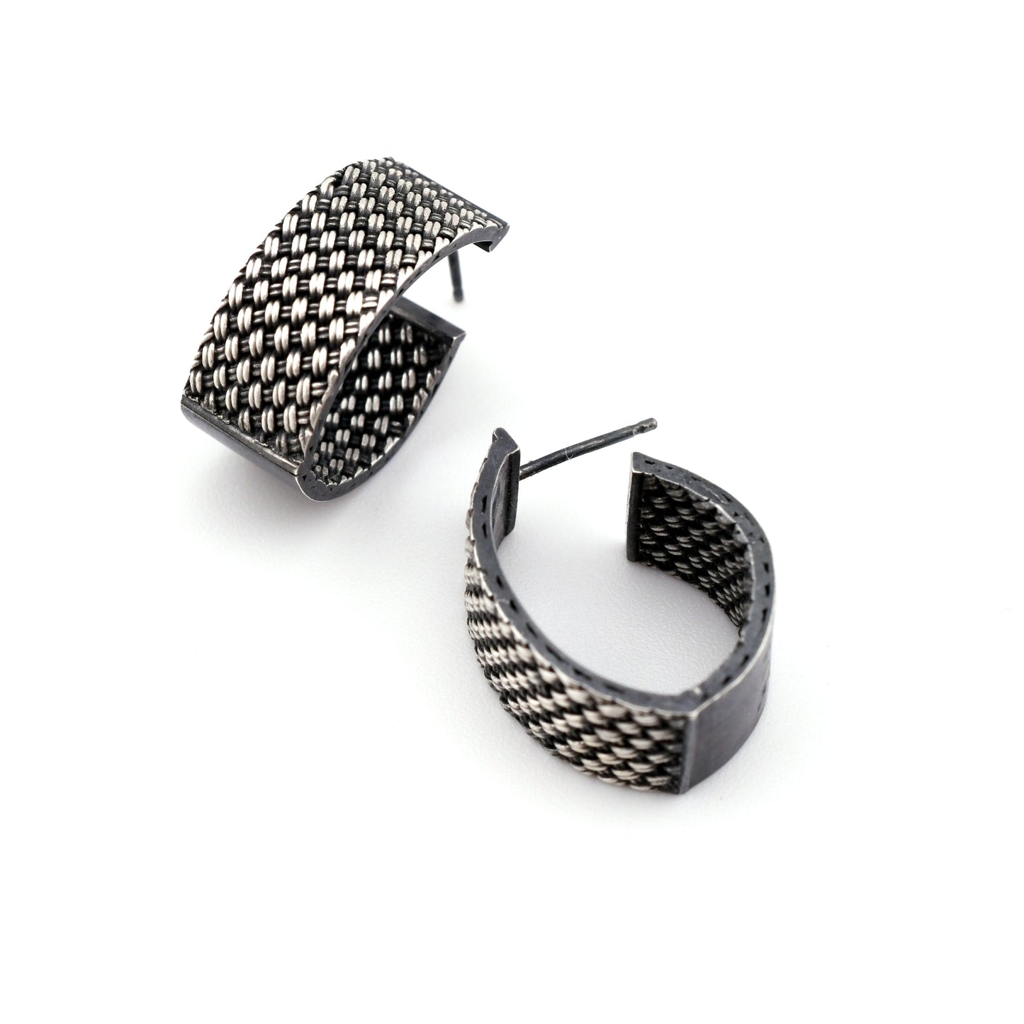Wide Enlaced Hoops-post