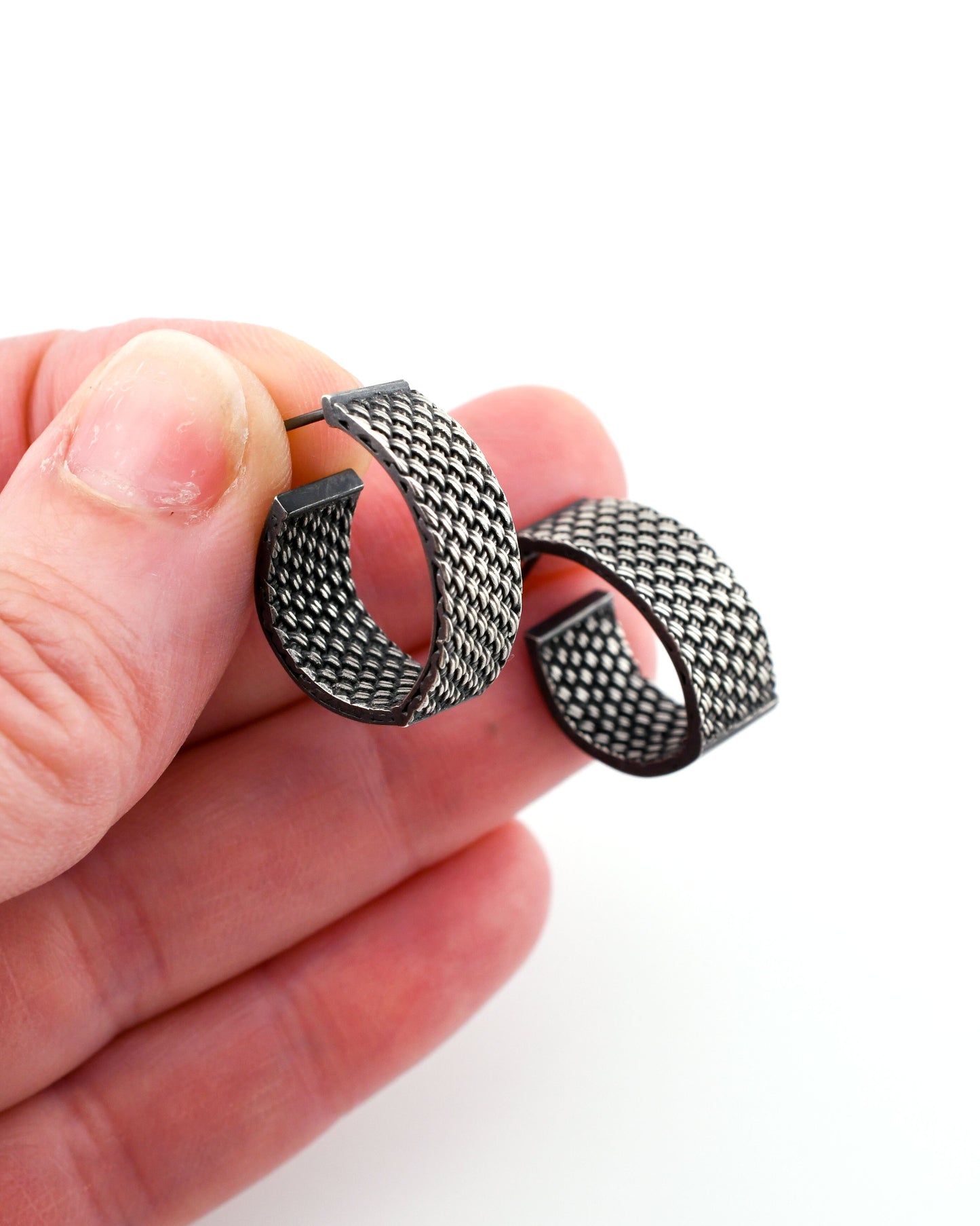 Wide Enlaced Hoops-post