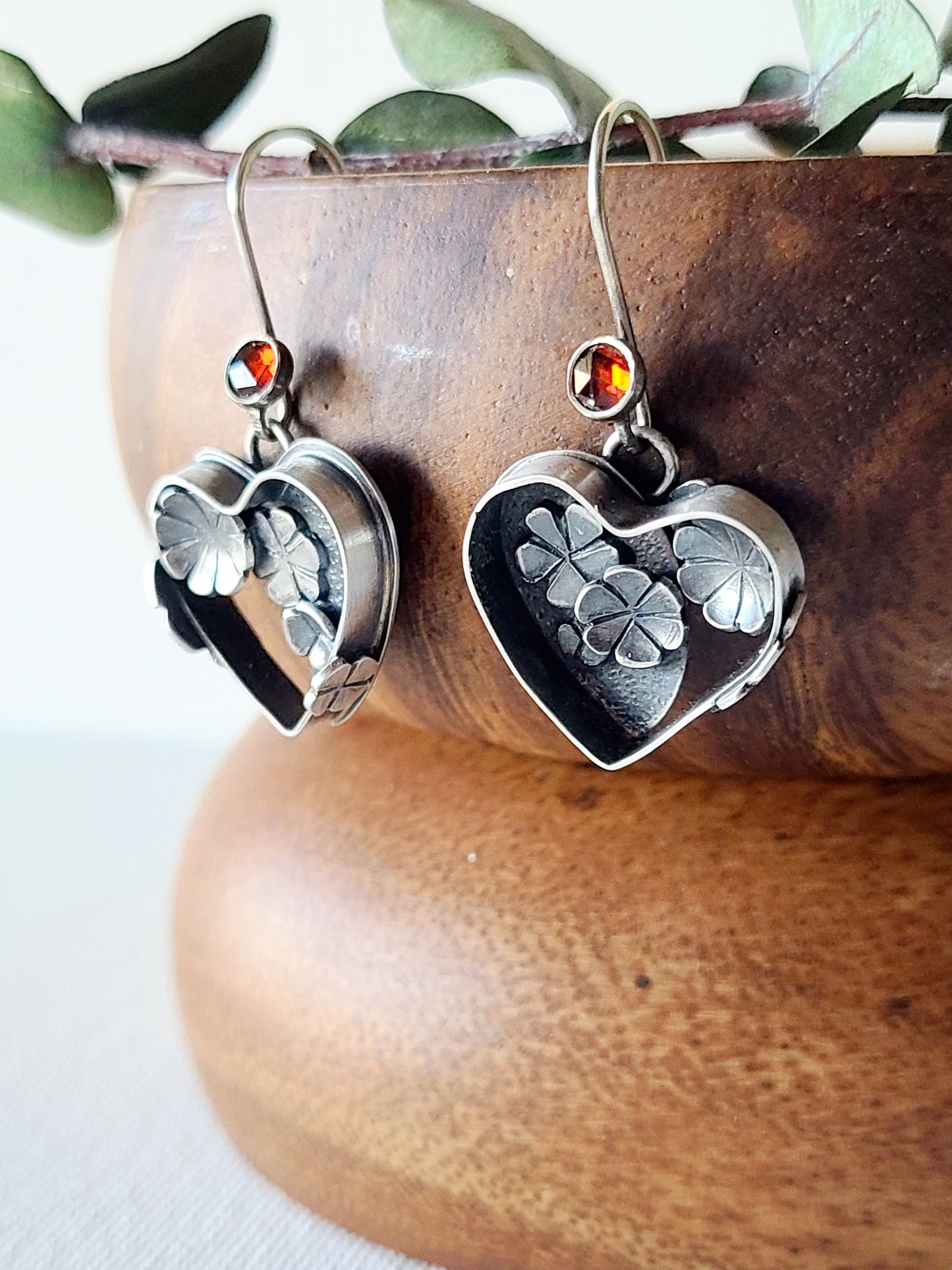 Hearts and Flowers earrings with Garnet