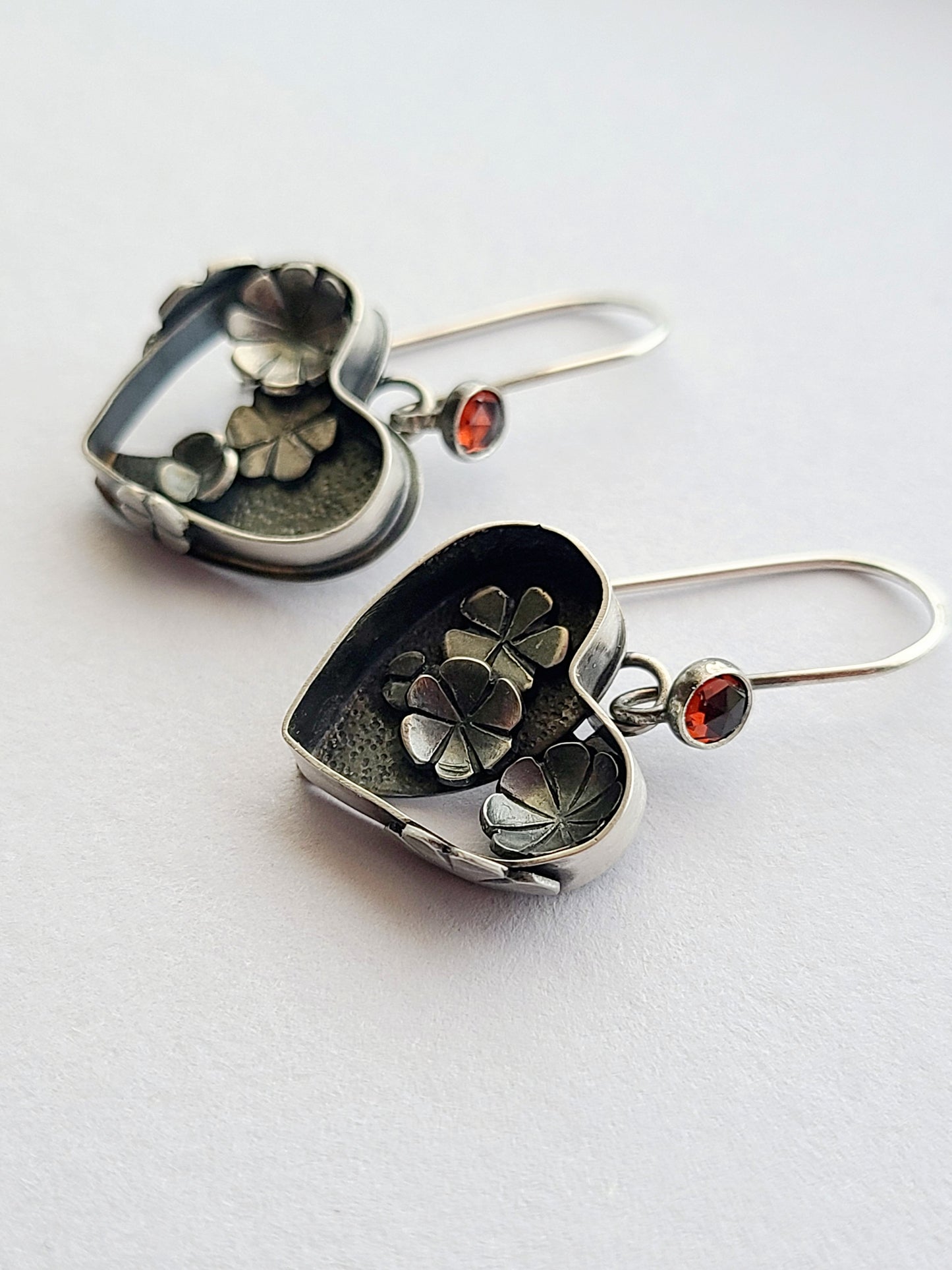 Hearts and Flowers earrings with Garnet